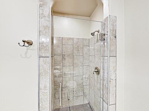 New Listing! New-Build Alpine Retreat W/ Hot Tub Home - image 7