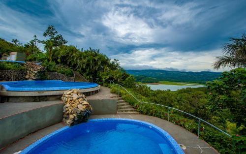 B&B Naranjos Agrios - Lake Arenal Condos - Bed and Breakfast Naranjos Agrios