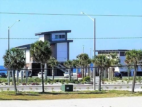 H_The Boardwalk...Ch Hangout A Home