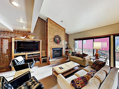 New Listing! Townhome W/ Sauna: Walk To Lifts Townhouse - image 9