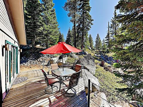New Listing! Heavenly Retreat With Private Hot Tub Home 