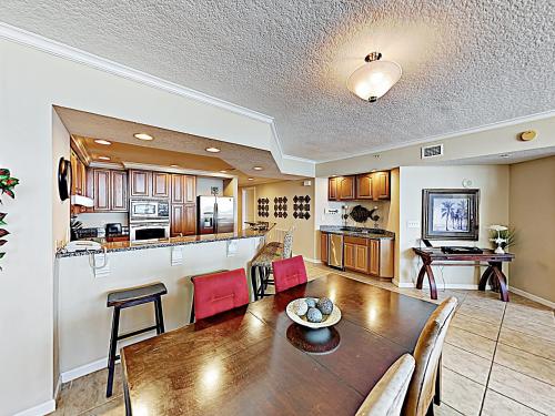 New Listing! Beachfront Gem With Resort Amenities Condo - image 3
