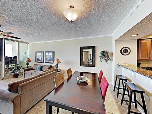New Listing! Beachfront Gem With Resort Amenities Condo - image 7