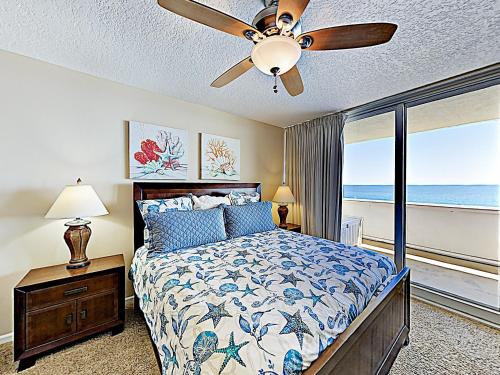 New Listing! Beachfront Gem With Resort Amenities Condo - image 8