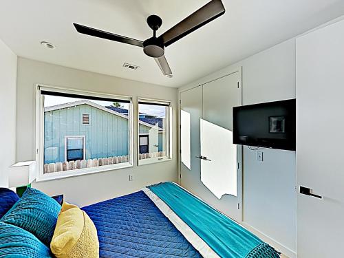 New Listing! Modern Beachside Bliss With Patio Home - image 4
