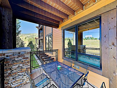 New Listing! Mountain-View Condo With Pool & Gondola Condo - image 6