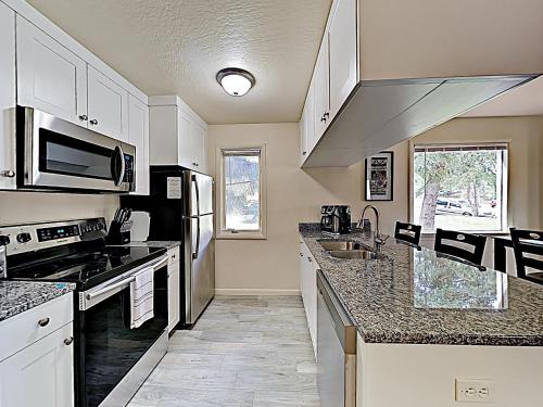 New Listing! Ski Retreat - Walk To Resort Base Condo - main image