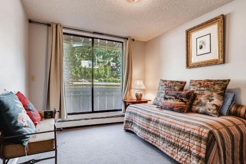 New Listing! Apres-Ski Dream - Walk To Gondolas Condo - image 6