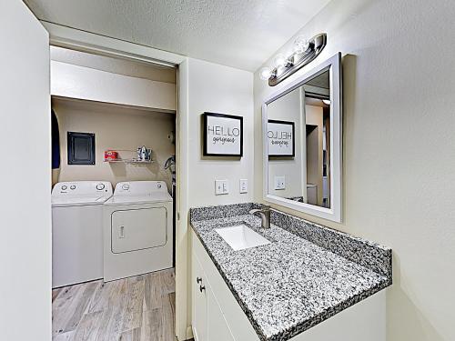 New Listing! Ski Retreat - Walk To Resort Base Condo - image 6