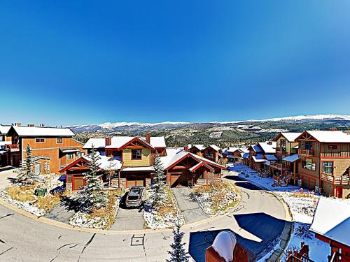 New Listing! Stylish Townhome With Private Hot Tub Townhouse - image 4