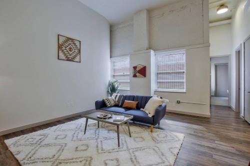 New Downtown Lux Loft + Pool + Valet