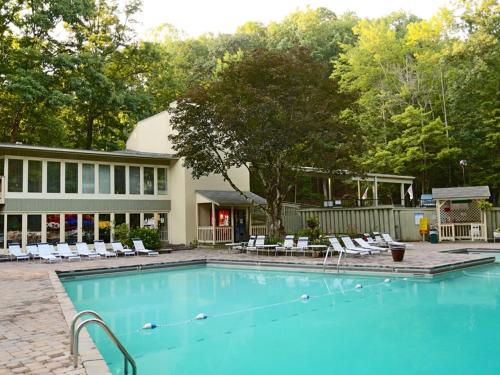 New Listing! Mountain Marvel With Fireplace Condo - image 8