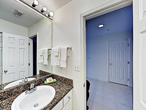 New Listing! Lighthouse Condo With Gulfside Pools Condo - main image