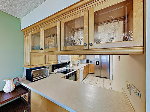 New Listing! Fernandina Beach Oasis With Pool Condo - image 6