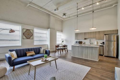 Old Town Lux Loft + New Building + Walk Score 76 - image 6