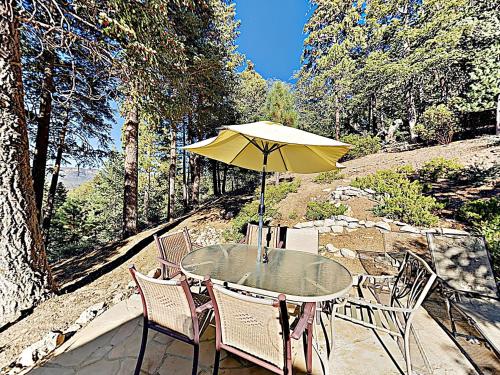 New Listing! All-Suite Forest Retreat With Hot Tub Home - image 7