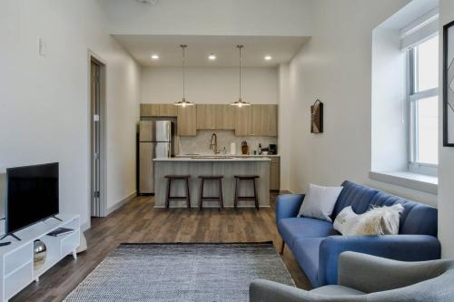 Relaxing Flat in Heart of Wichita! - image 9