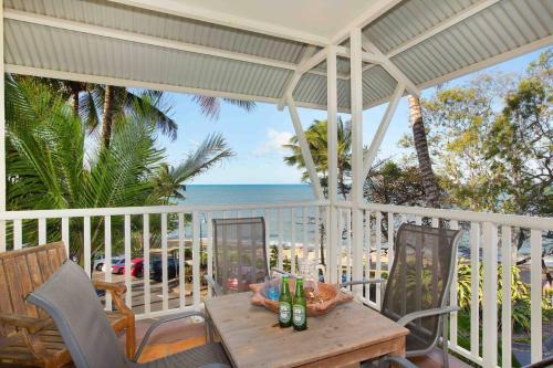 The Beach Shack 3BR Waterfront Resort, Own WIFI