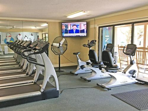 New Listing! Updated Condo - 25 Yards To Beach Condo - image 2