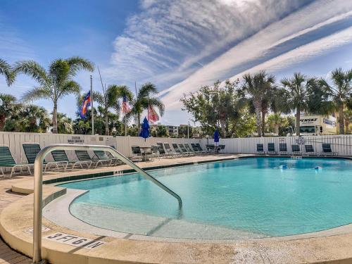 New Listing! Walkable Beachside Condo With Pool Condo - main image