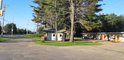 Pine Grove Motel