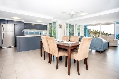 Spacious Tropical Sanctuary Ocean views
