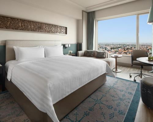 Shangri-La Surabaya Room Type - Horizon Deluxe King Room