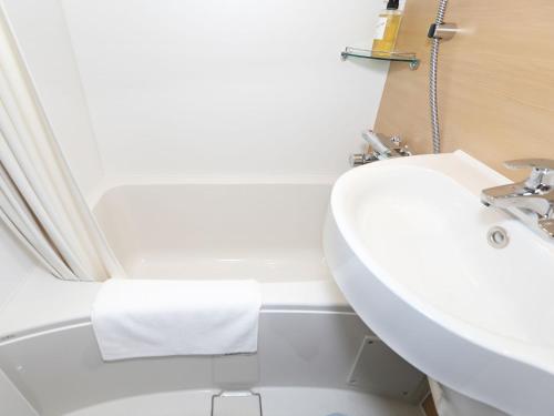 Standard Twin Room image 1