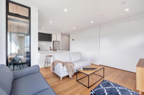 Takapuna Contemporary 2BR w/ Carpark