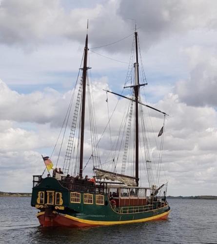 Hausboot Elandi in Bitterfeld, Deutschland