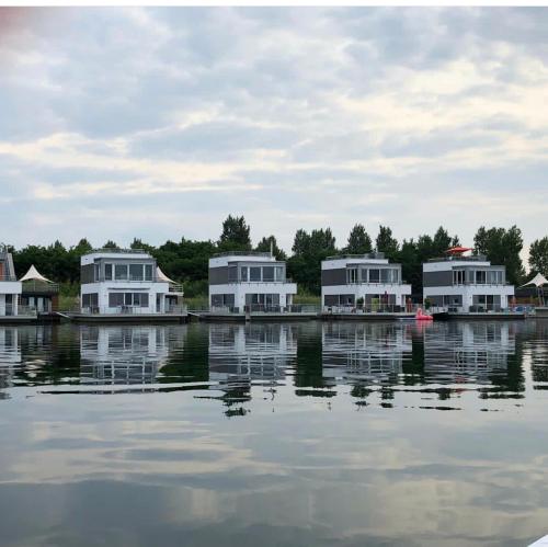 Hausboot Elandi in Bitterfeld, Deutschland
