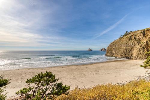 Oceanfront Cottage in Oceanside (OR)