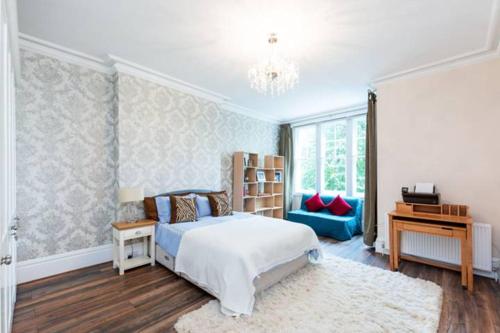 Luxury 1 Bedroom Flat In The Heart Of Chiswick, , London