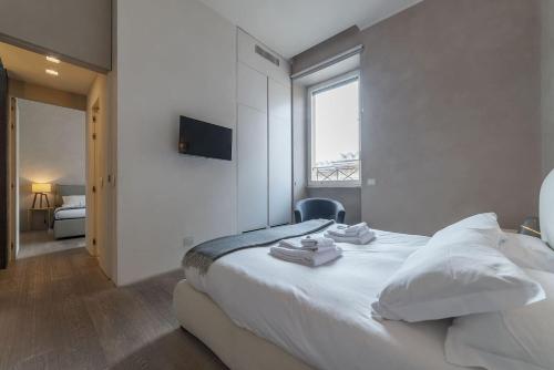 Stunning views over central Rome's rooftops - image 11