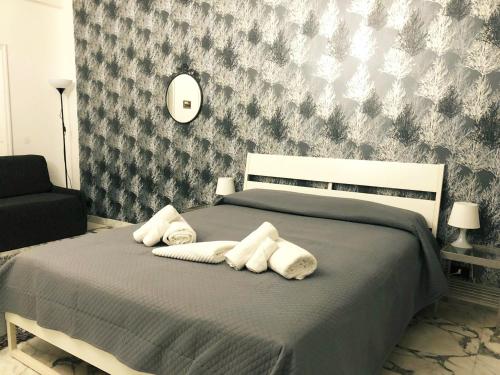 Cornelius Roma Room - image 4