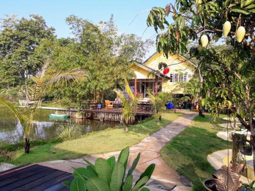 B&B San Kamphaeng - LLamados Fishing Lake - Bed and Breakfast San Kamphaeng