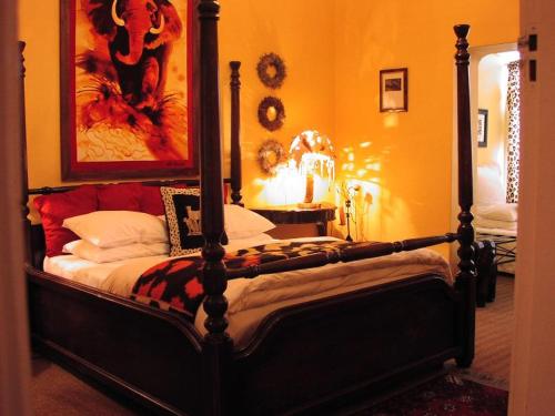 2 queen beds, 1 twin bed