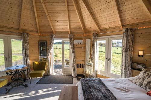 Dunroamin Lodges - Accommodation - Drymen