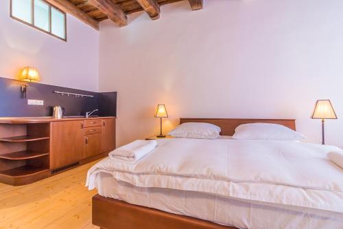 Residence Thunovska - image 11