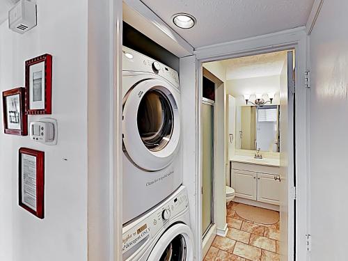 Breezy Condo With Pools & Tennis - Walk To Beach! Condo - image 4