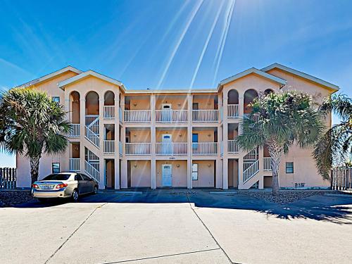 New Listing! Fortuna Bay Canalside Condo With Views Condo - image 9