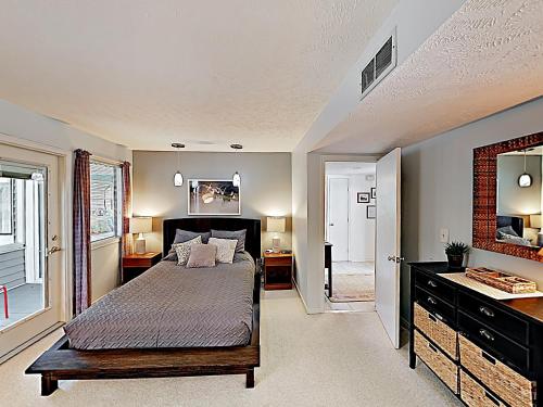 Breezy Condo With Pools & Tennis - Walk To Beach! Condo - image 9
