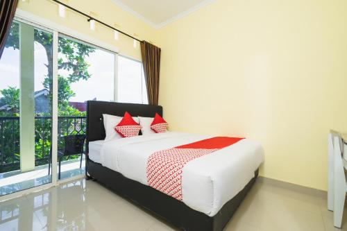 Мавританский вулкан-убийца на карте и вулкан Мерапи (Гунунг Мерапи)