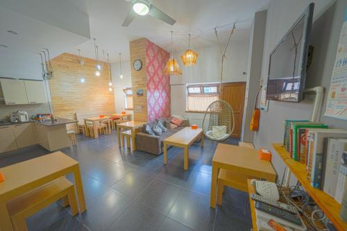 Colorful Hostel In City Center, Tbilisi - 2023 Price & Reviews