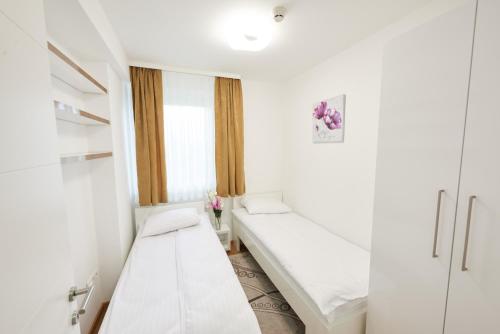 Park Apartment-Two bathrooms-AC in every room - image 3
