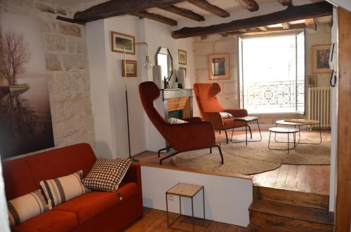 Chinon coeur de ville, maison avec cour intérieure gîte à louer Parilly