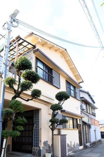 다나베 / 타나베 TSUKASA HOUSE Nearby meals shops and Station English OK Kumano Kodo quiet Private Room Luggage stora 2성급 호텔 수영장