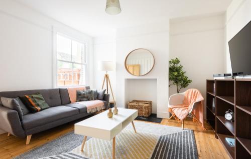 The Magdalene Cottage - Modern & Comfortable 4bdr Family Home, Cherry Hinton, Cambridgeshire