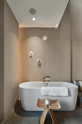 EBO Hotel Hangzhou Wulin - 5 mins drive to the West Lake in Hangzhou