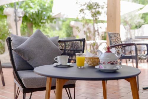 Contact Hôtel Le Provence - Hotel - Gémenos